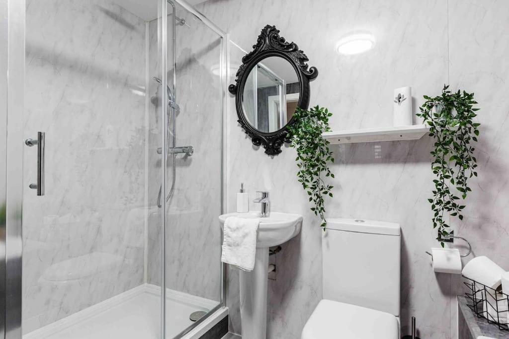 Vip City Centre Apartment With Secure Free Parking Liverpool Exterior photo